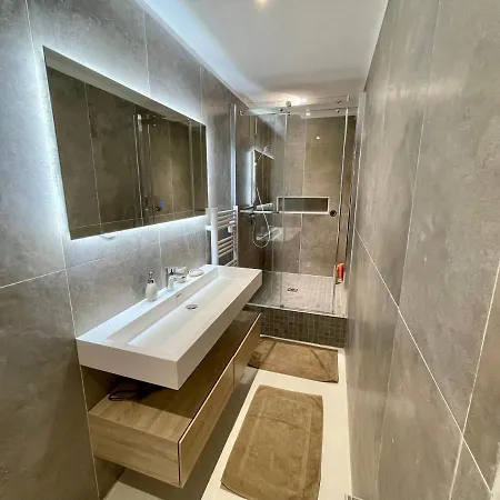 Magnifique T4 80M2, 3 Chambres, Proche Centre *